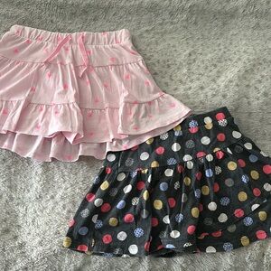 Girls skorts. 2. Great condition! Gray polka dot used condition.